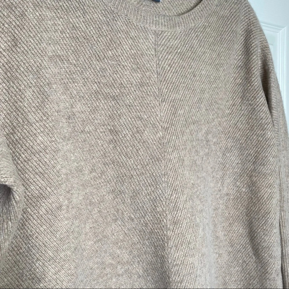 Vince Wool Yak Blend High Low Dolman Sleeve Oatmeal Sweater Size Medium - Picture 5 of 7